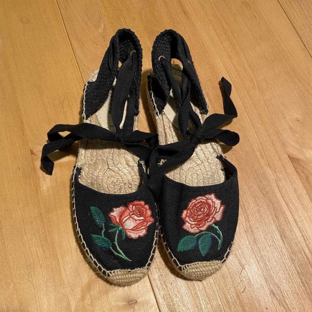 Soludos Women’s rose embroidered espadrilles